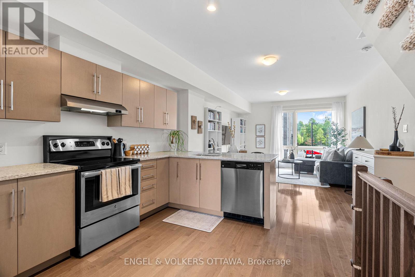 602 Terravita Private, Ottawa, Ontario  K1V 2R9 - Photo 18 - X12406213