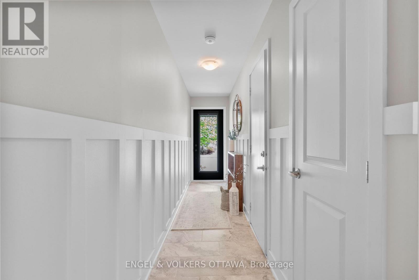 602 Terravita Private, Ottawa, Ontario  K1V 2R9 - Photo 3 - X12406213
