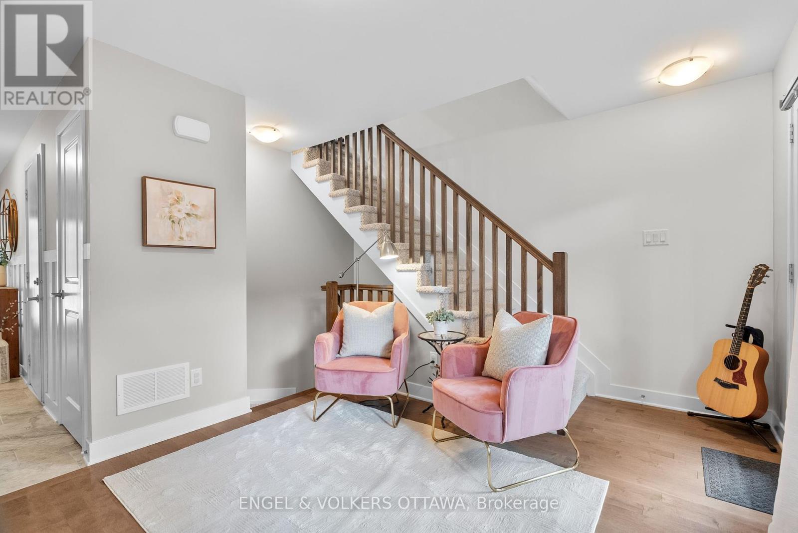 602 Terravita Private, Ottawa, Ontario  K1V 2R9 - Photo 7 - X12406213