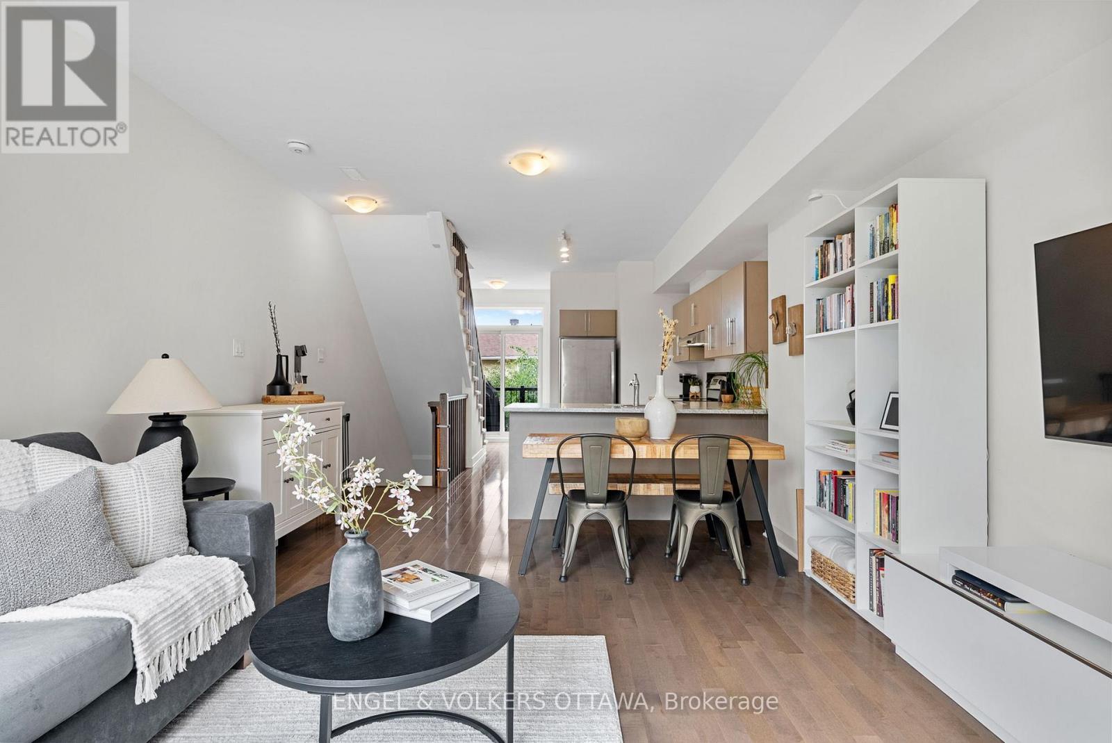 602 Terravita Private, Ottawa, Ontario  K1V 2R9 - Photo 8 - X12406213