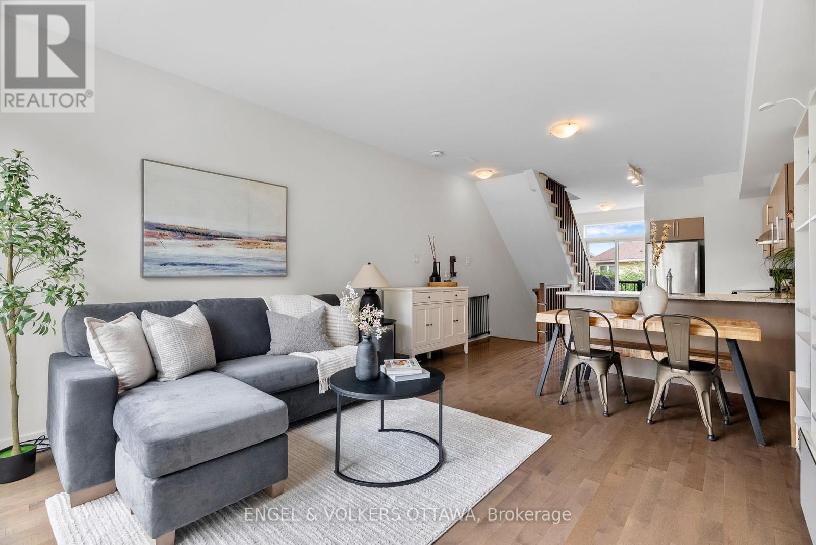 602 Terravita Private, Ottawa, Ontario  K1V 2R9 - Photo 9 - X12406213