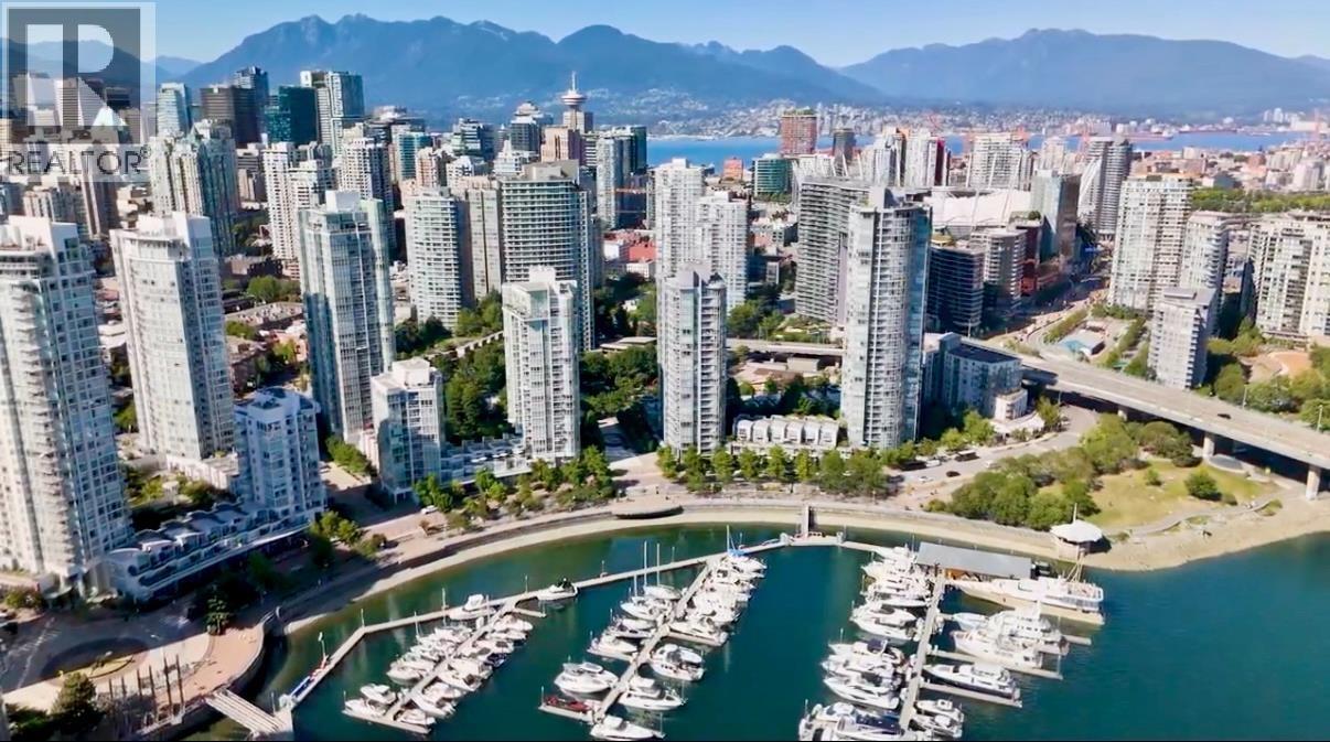 707 1067 MARINASIDE CRESCENT, Vancouver, British Columbia