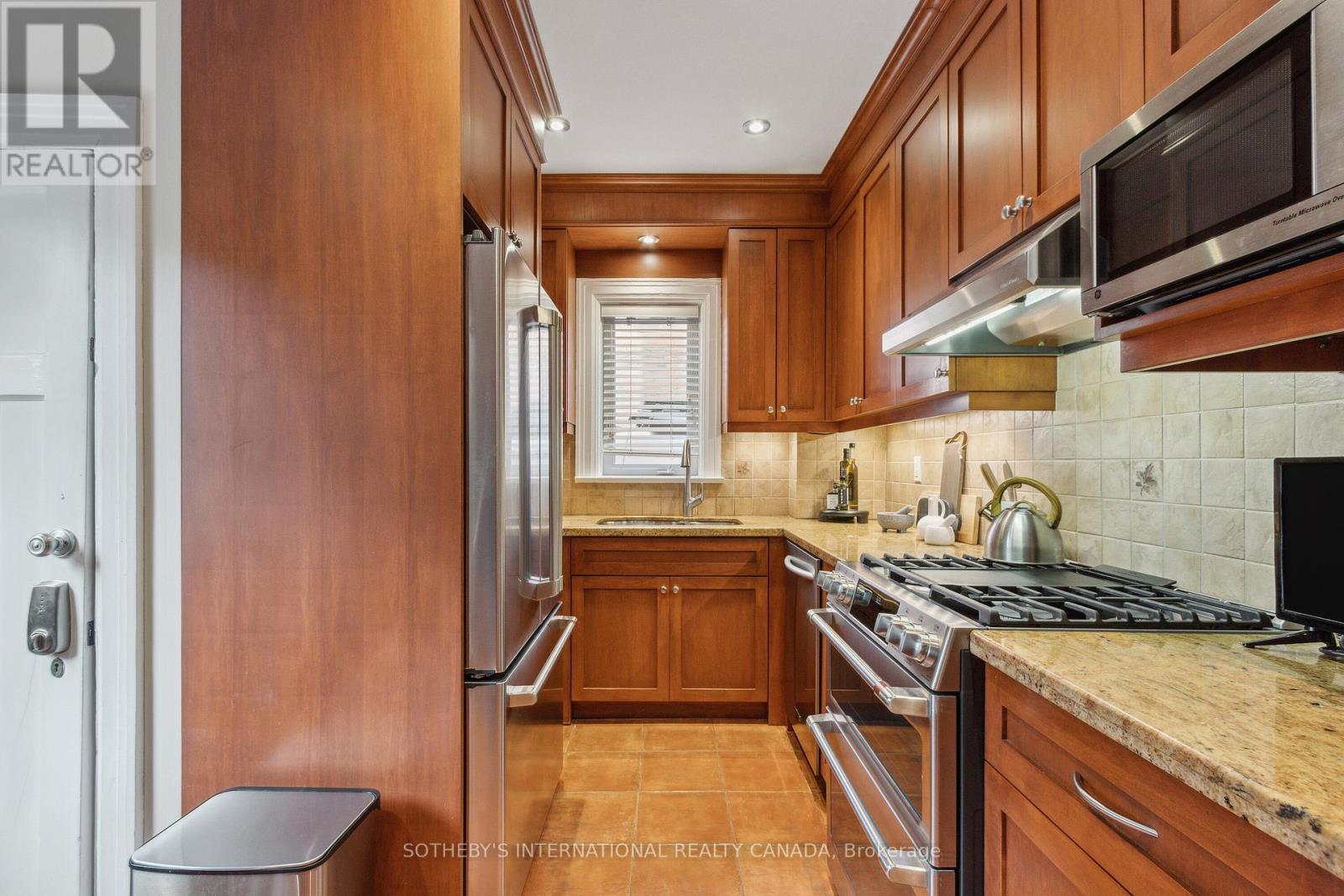 52 Nina Street, Toronto (Casa Loma), Ontario  M5R 1Z4 - Photo 12 - C12406032