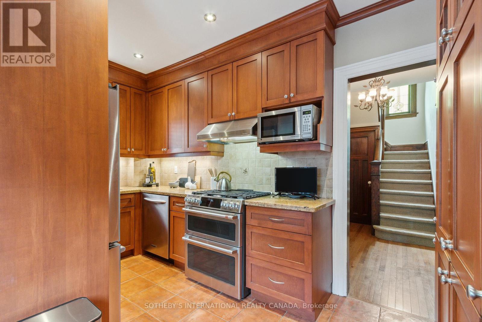 52 Nina Street, Toronto (Casa Loma), Ontario  M5R 1Z4 - Photo 13 - C12406032