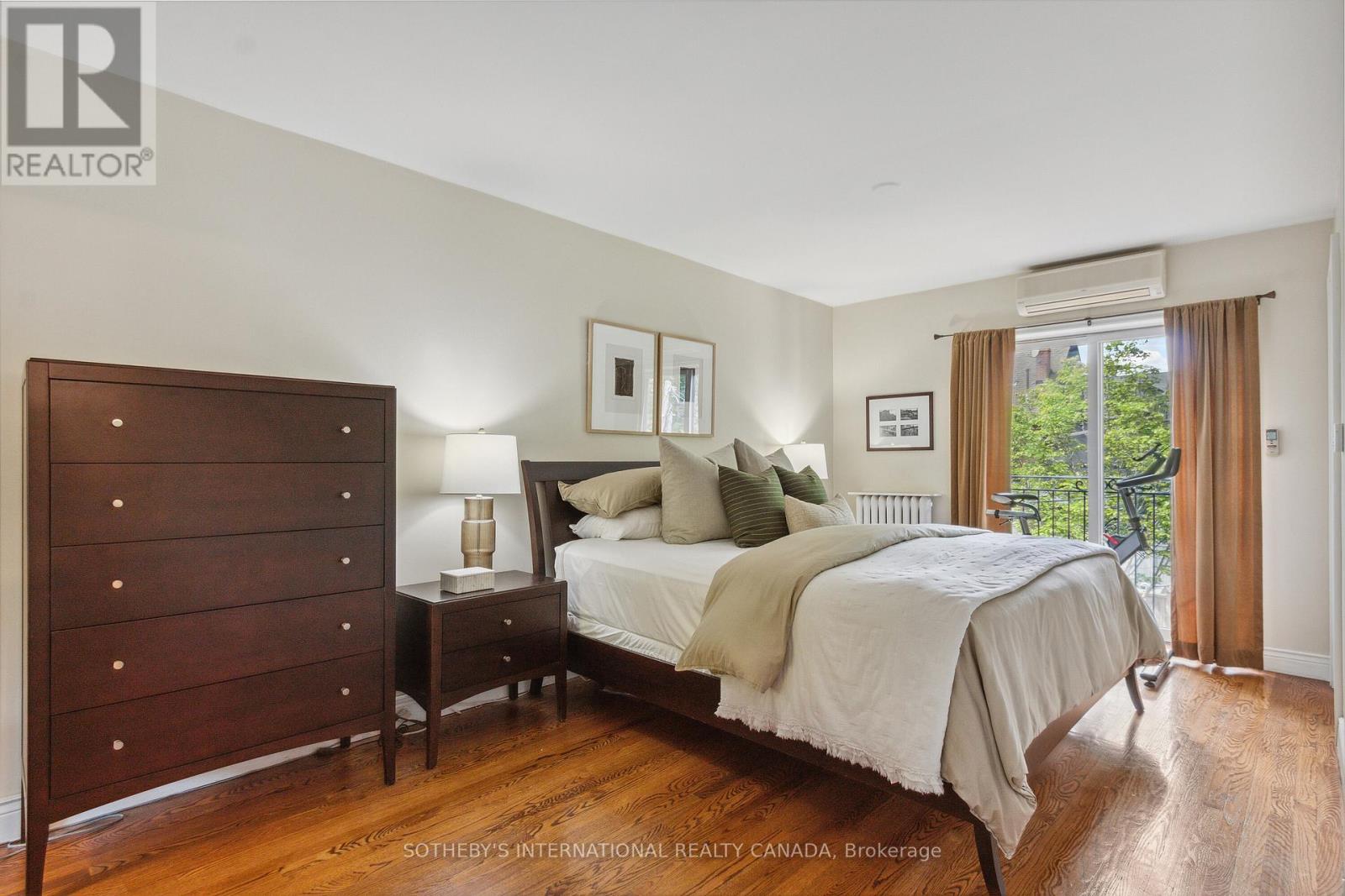 52 Nina Street, Toronto (Casa Loma), Ontario  M5R 1Z4 - Photo 14 - C12406032