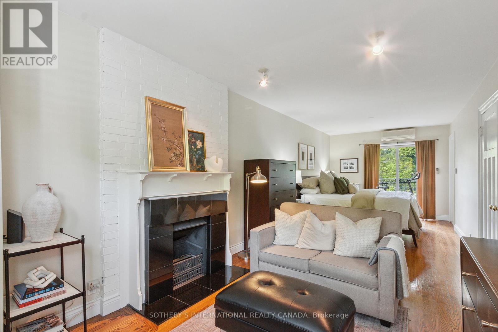 52 Nina Street, Toronto (Casa Loma), Ontario  M5R 1Z4 - Photo 18 - C12406032