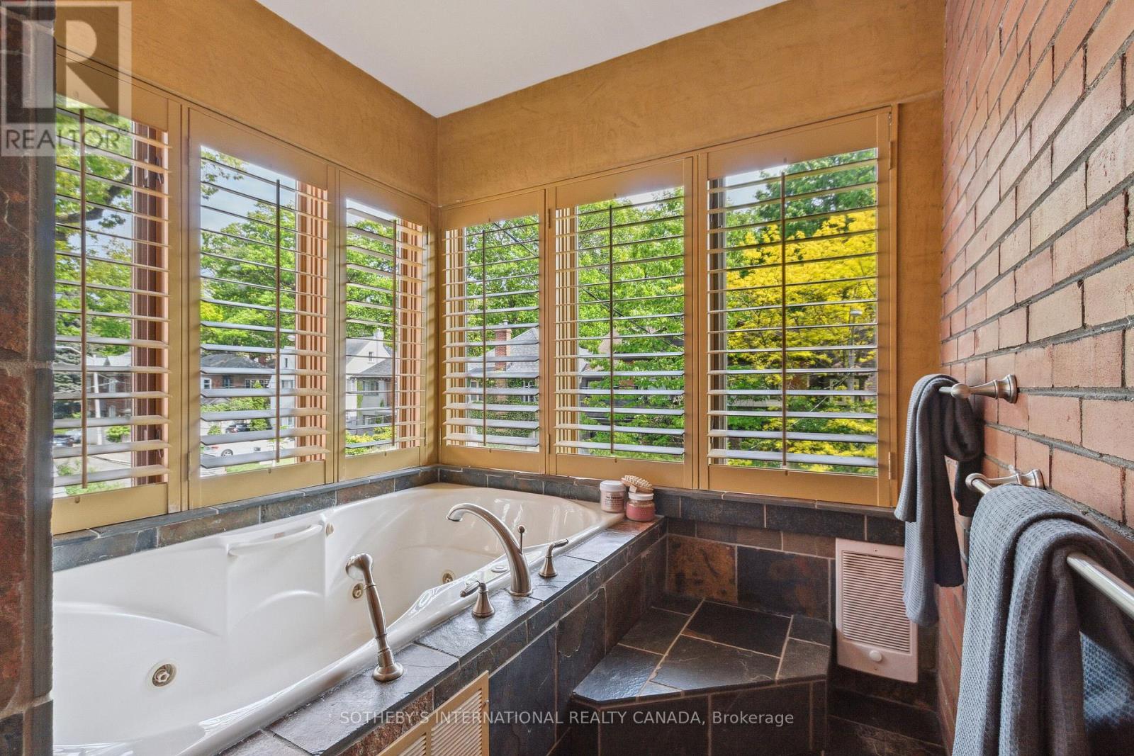 52 Nina Street, Toronto (Casa Loma), Ontario  M5R 1Z4 - Photo 21 - C12406032