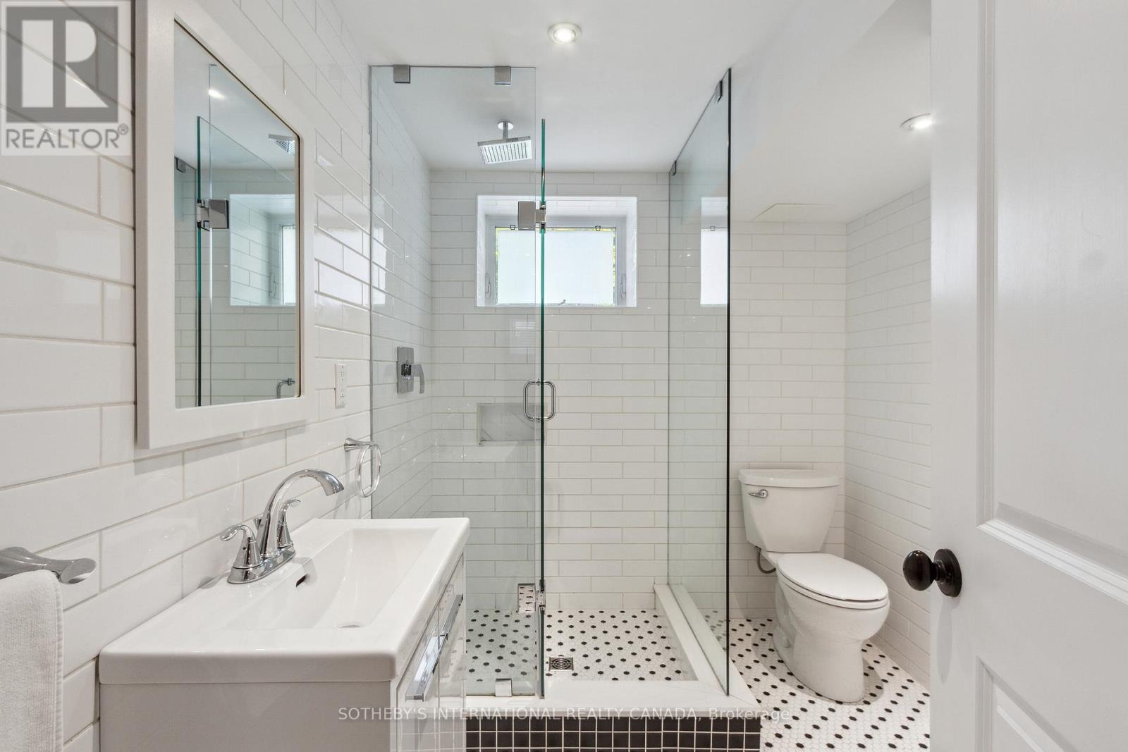 52 Nina Street, Toronto (Casa Loma), Ontario  M5R 1Z4 - Photo 43 - C12406032
