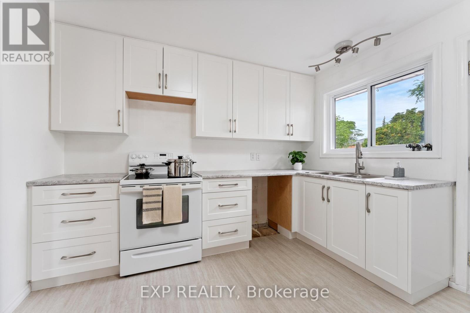 218 Farley Avenue, Belleville, Ontario  K8N 4L5 - Photo 12 - X12406152