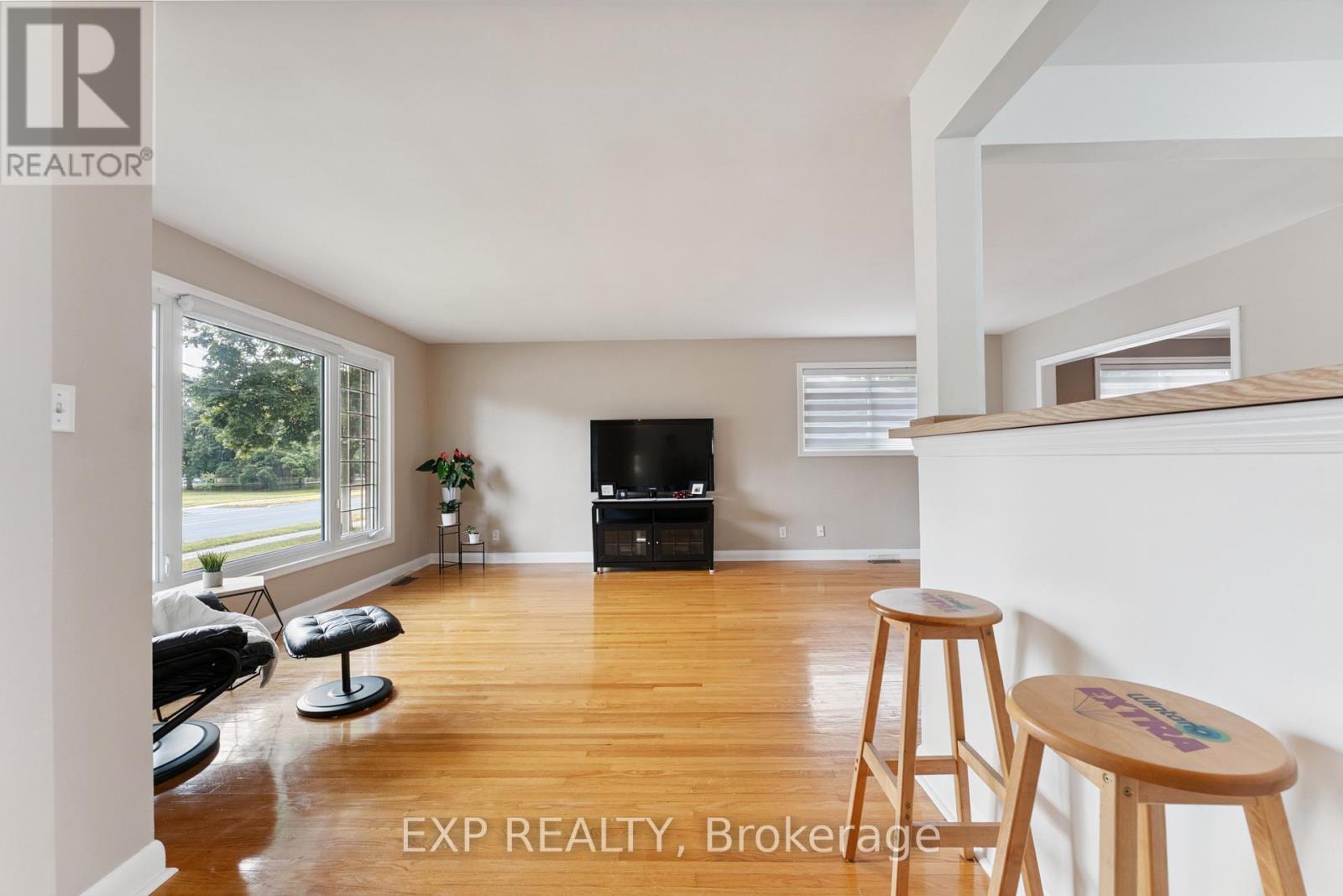 218 Farley Avenue, Belleville, Ontario  K8N 4L5 - Photo 5 - X12406152