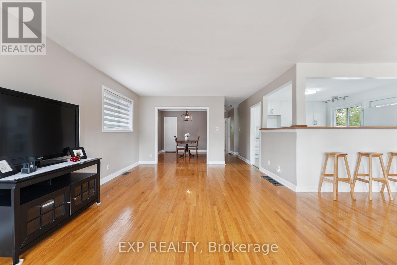 218 Farley Avenue, Belleville, Ontario  K8N 4L5 - Photo 7 - X12406152