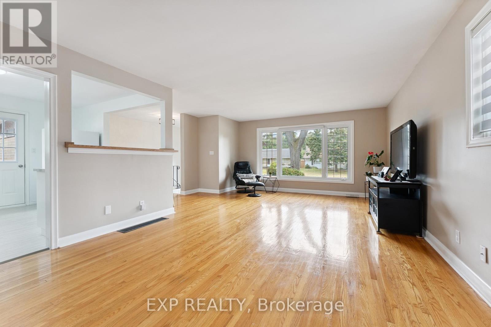 218 Farley Avenue, Belleville, Ontario  K8N 4L5 - Photo 9 - X12406152