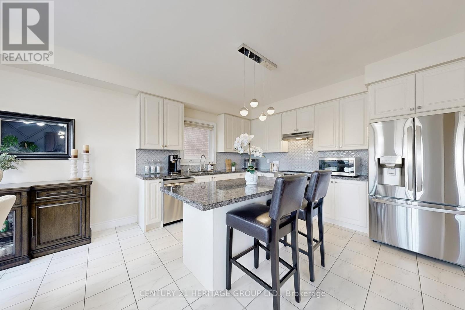 33 Lorne Thomas Place, New Tecumseth, Ontario  L9R 0T8 - Photo 14 - N12405934