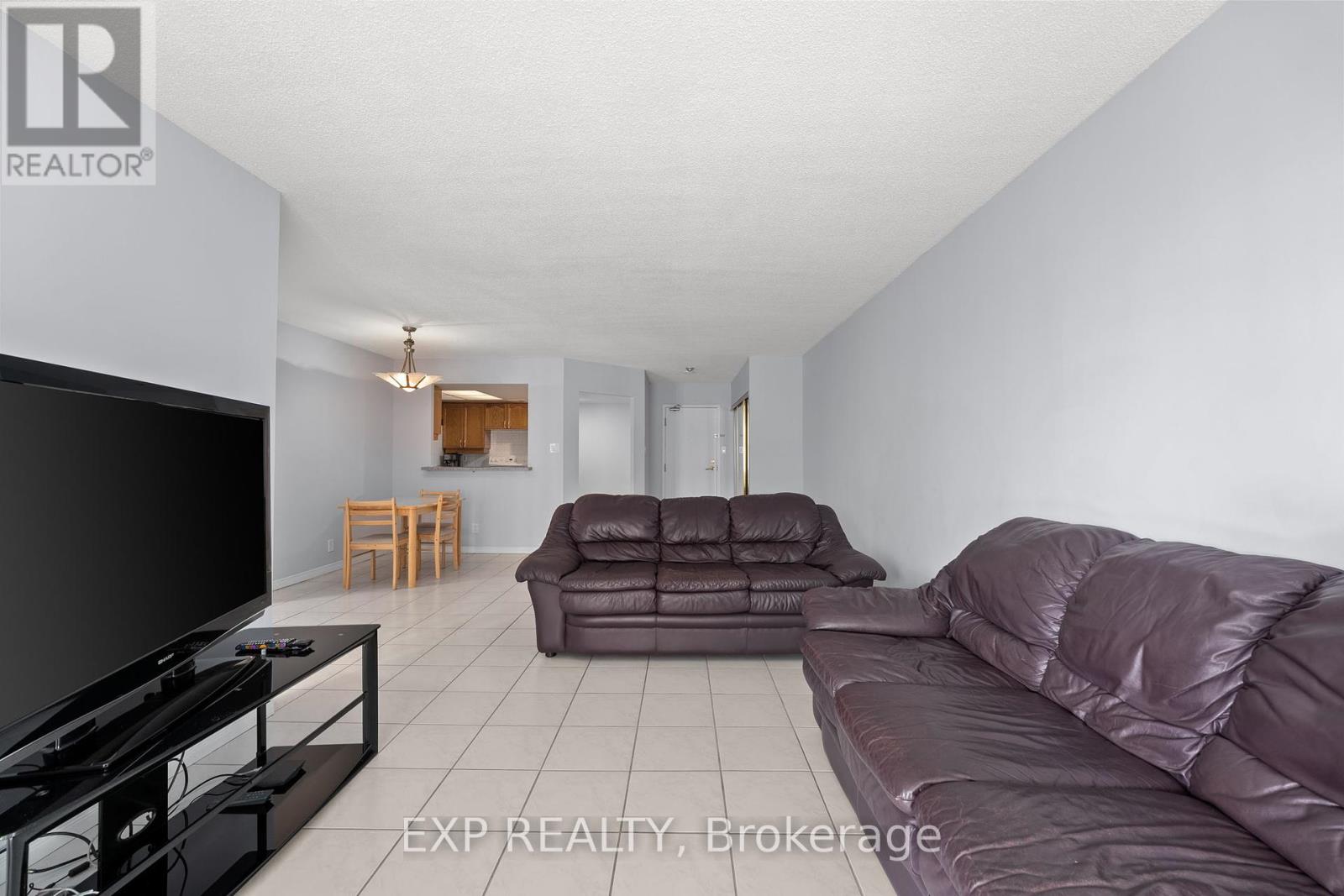 521 - 32 Clarissa Drive, Richmond Hill, Ontario  L4C 9R7 - Photo 11 - N12406080