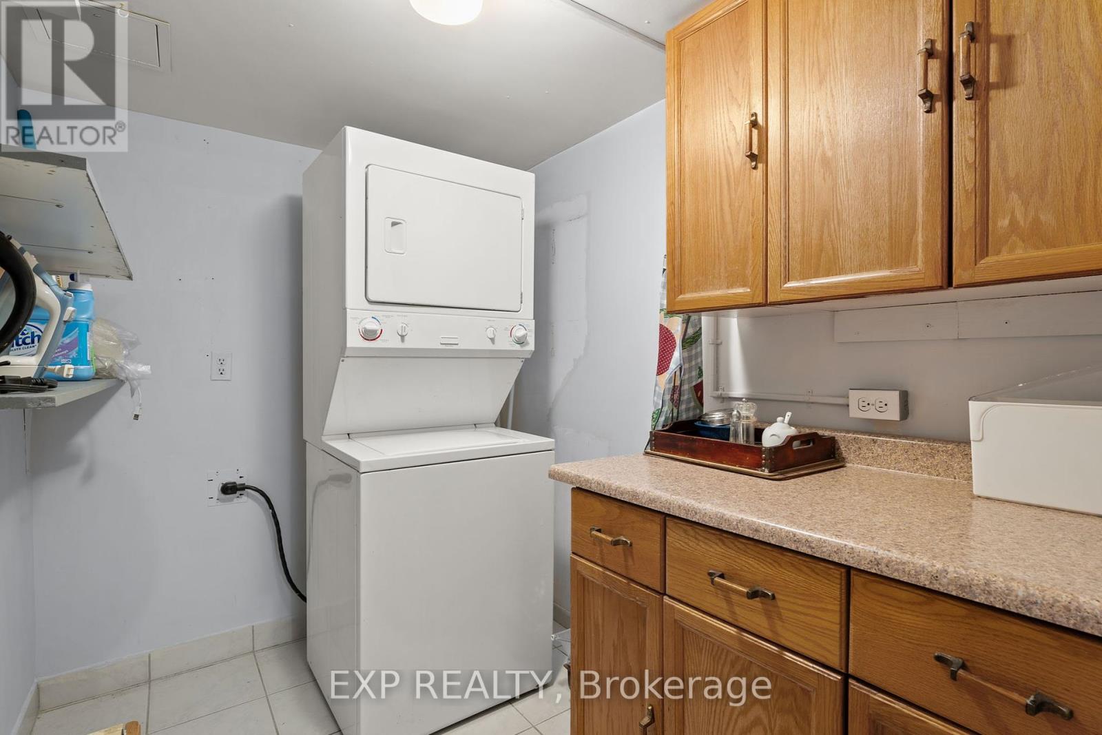 521 - 32 Clarissa Drive, Richmond Hill, Ontario  L4C 9R7 - Photo 7 - N12406080