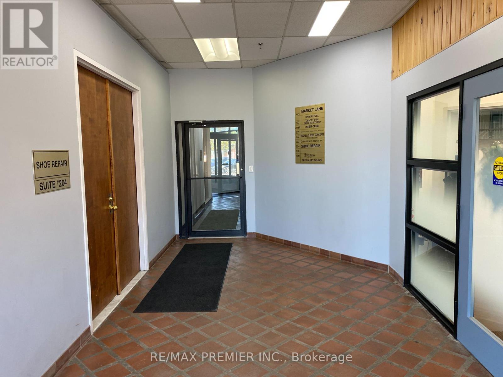 Du250 - 140 Woodbridge Avenue, Vaughan (West Woodbridge), Ontario  L4L 4K9 - Photo 2 - N12406095