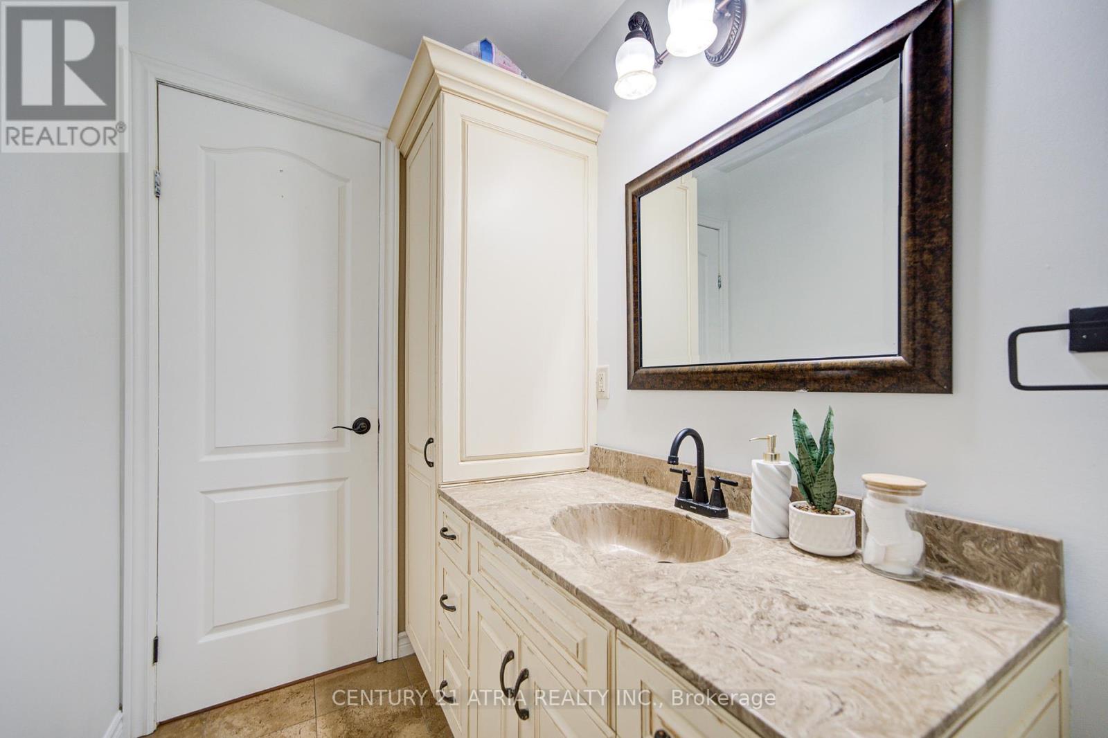 115 Ondrey Street, Bradford West Gwillimbury, Ontario  L3Z 2X1 - Photo 20 - N12406096