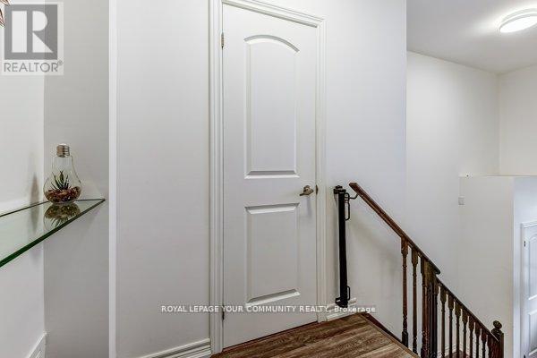 11 - 9205 Bathurst Street, Richmond Hill, Ontario  L4C 0V9 - Photo 10 - N12406103
