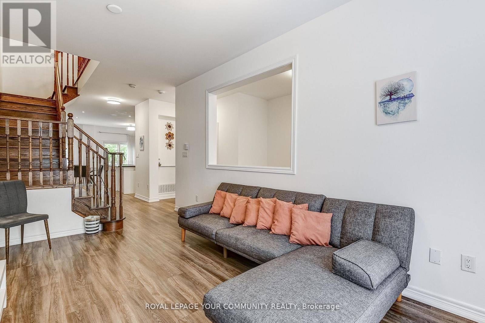 11 - 9205 Bathurst Street, Richmond Hill, Ontario  L4C 0V9 - Photo 13 - N12406103