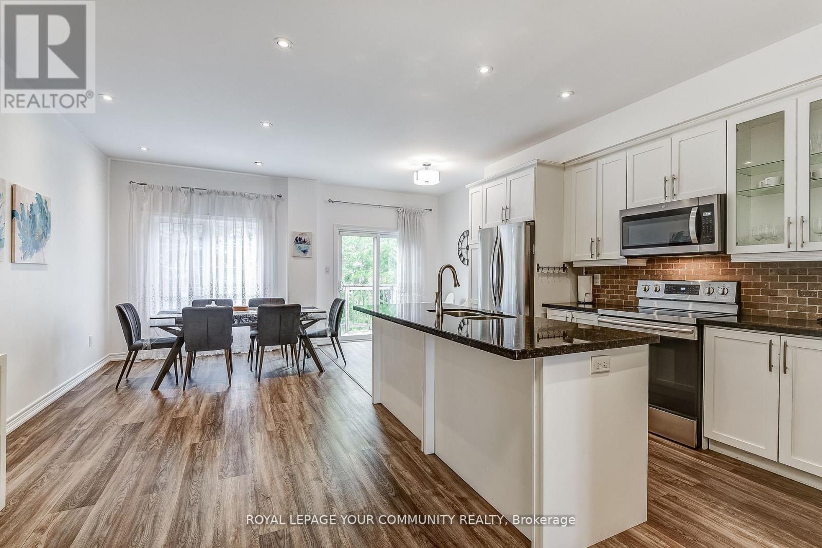 11 - 9205 Bathurst Street, Richmond Hill, Ontario  L4C 0V9 - Photo 15 - N12406103