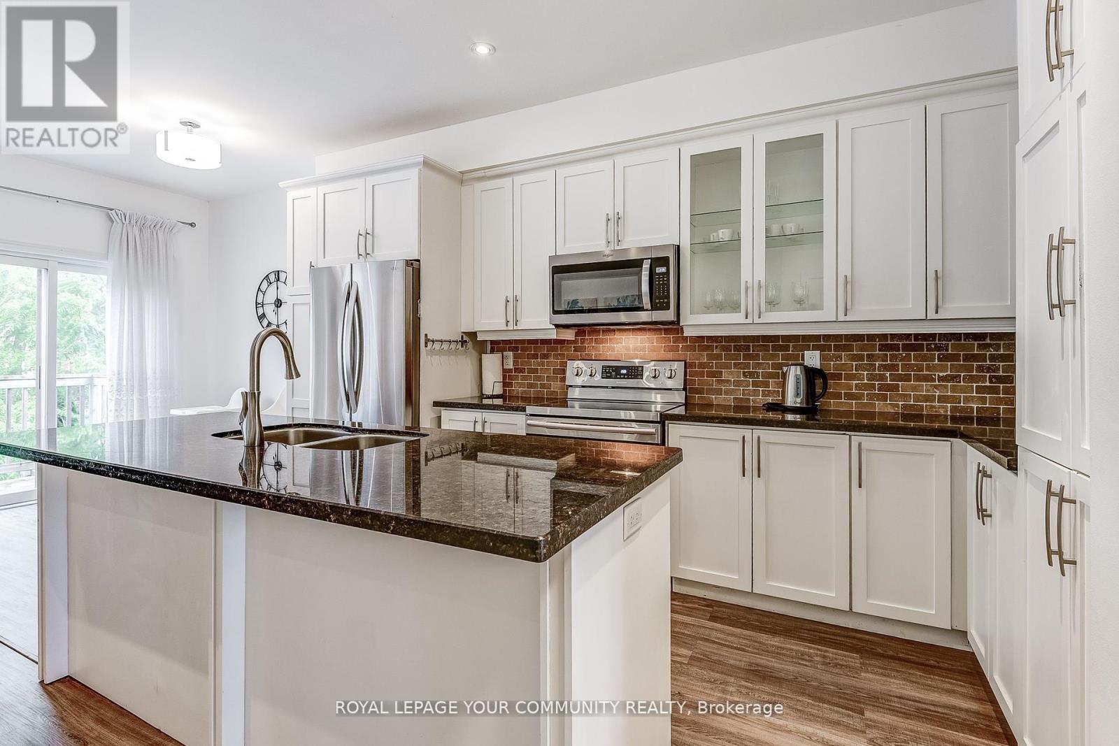 11 - 9205 Bathurst Street, Richmond Hill, Ontario  L4C 0V9 - Photo 16 - N12406103