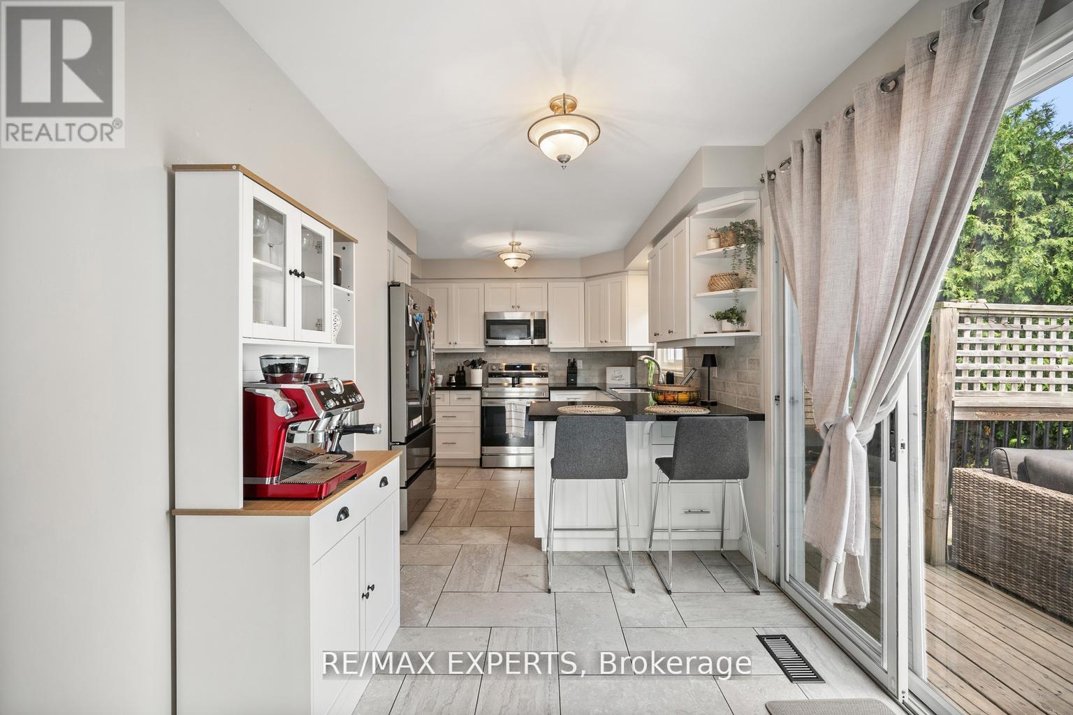 11 Penton Drive, Barrie, Ontario  L4N 7A3 - Photo 11 - S12405951