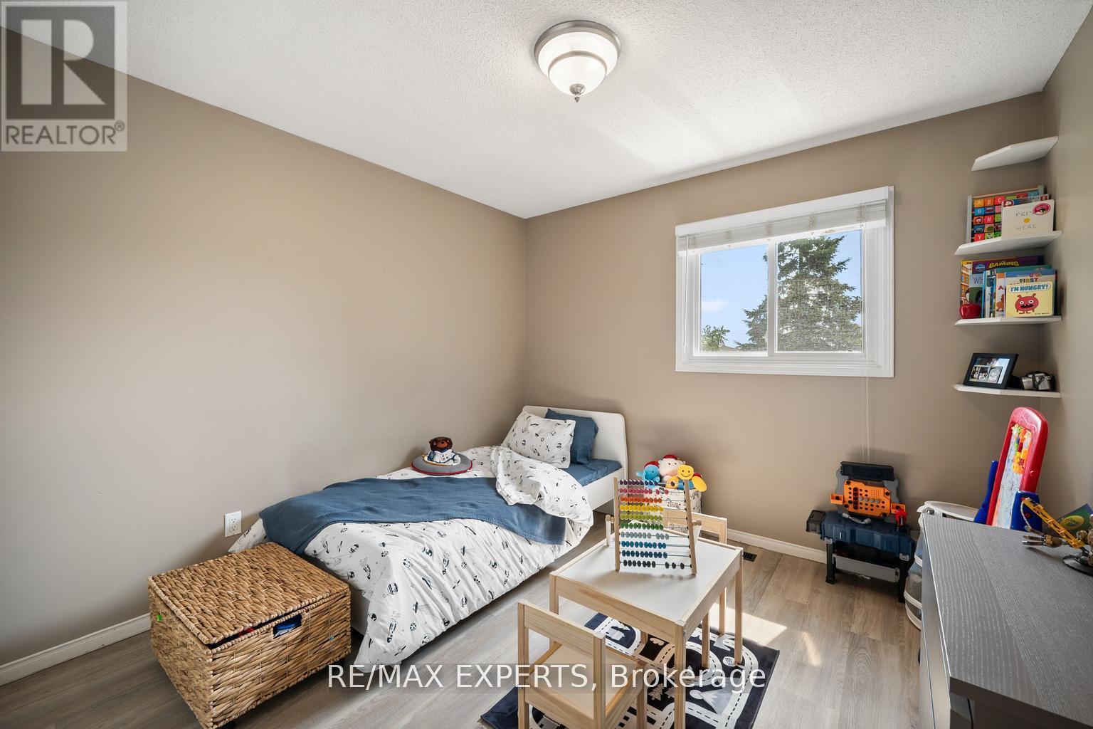 11 Penton Drive, Barrie, Ontario  L4N 7A3 - Photo 20 - S12405951