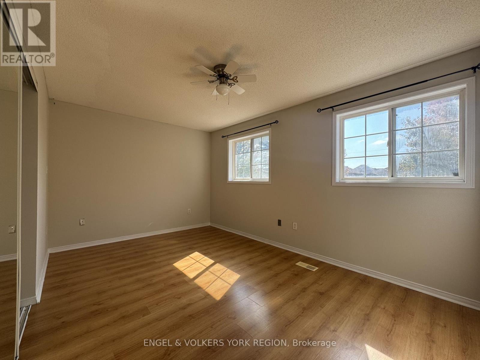 120 Nathan Crescent, Barrie, Ontario  L4N 0S6 - Photo 11 - S12406053