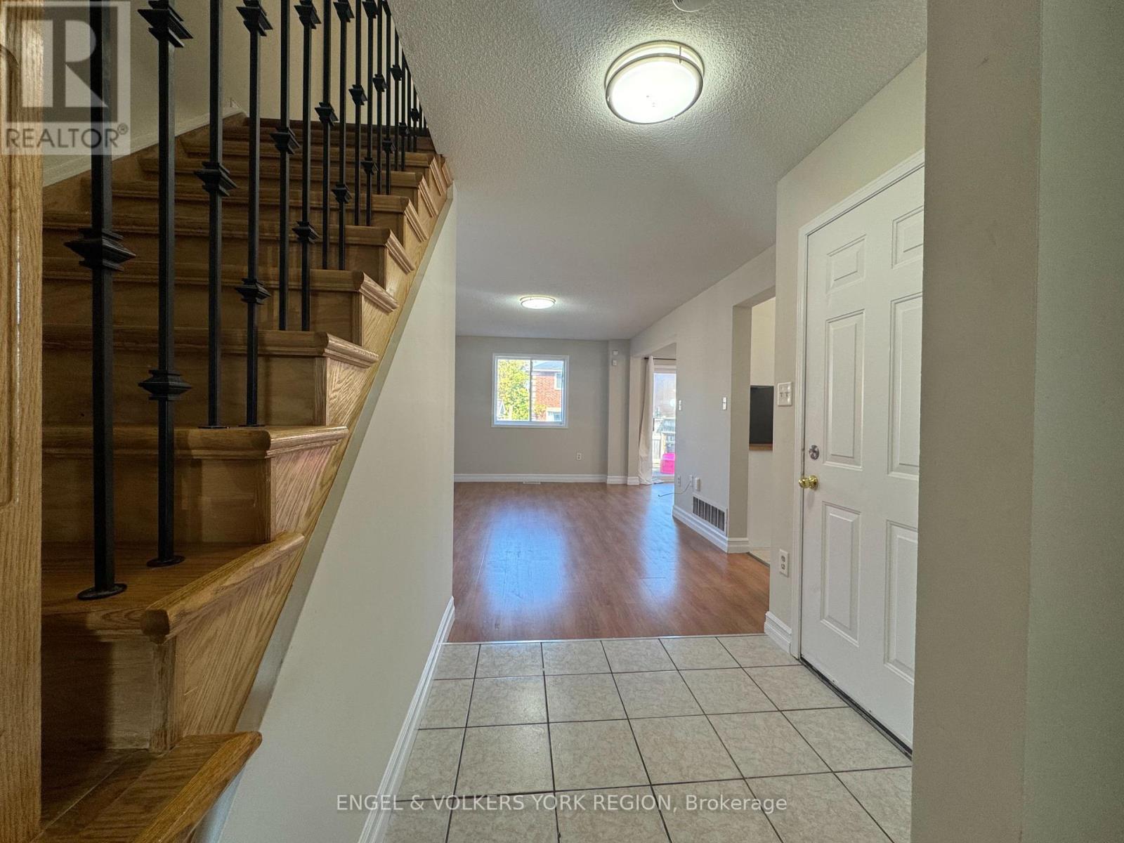 120 Nathan Crescent, Barrie, Ontario  L4N 0S6 - Photo 2 - S12406053