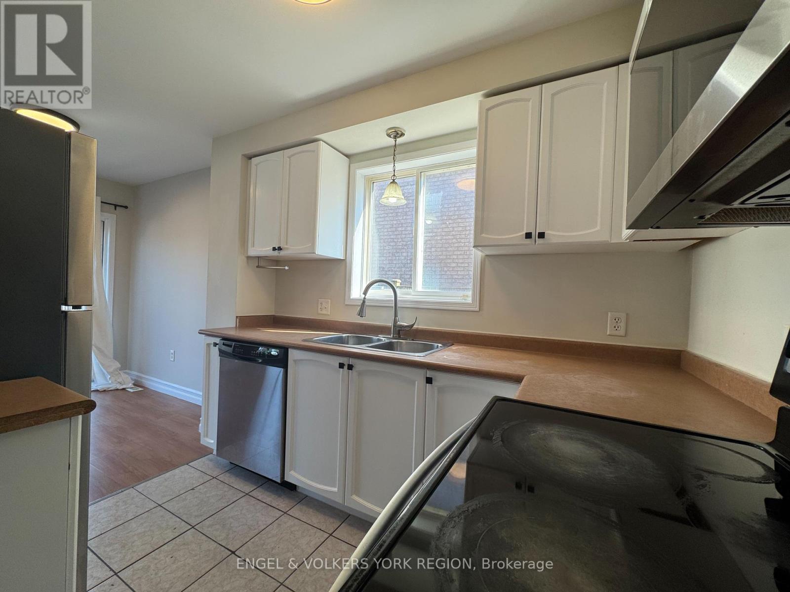 120 Nathan Crescent, Barrie, Ontario  L4N 0S6 - Photo 9 - S12406053
