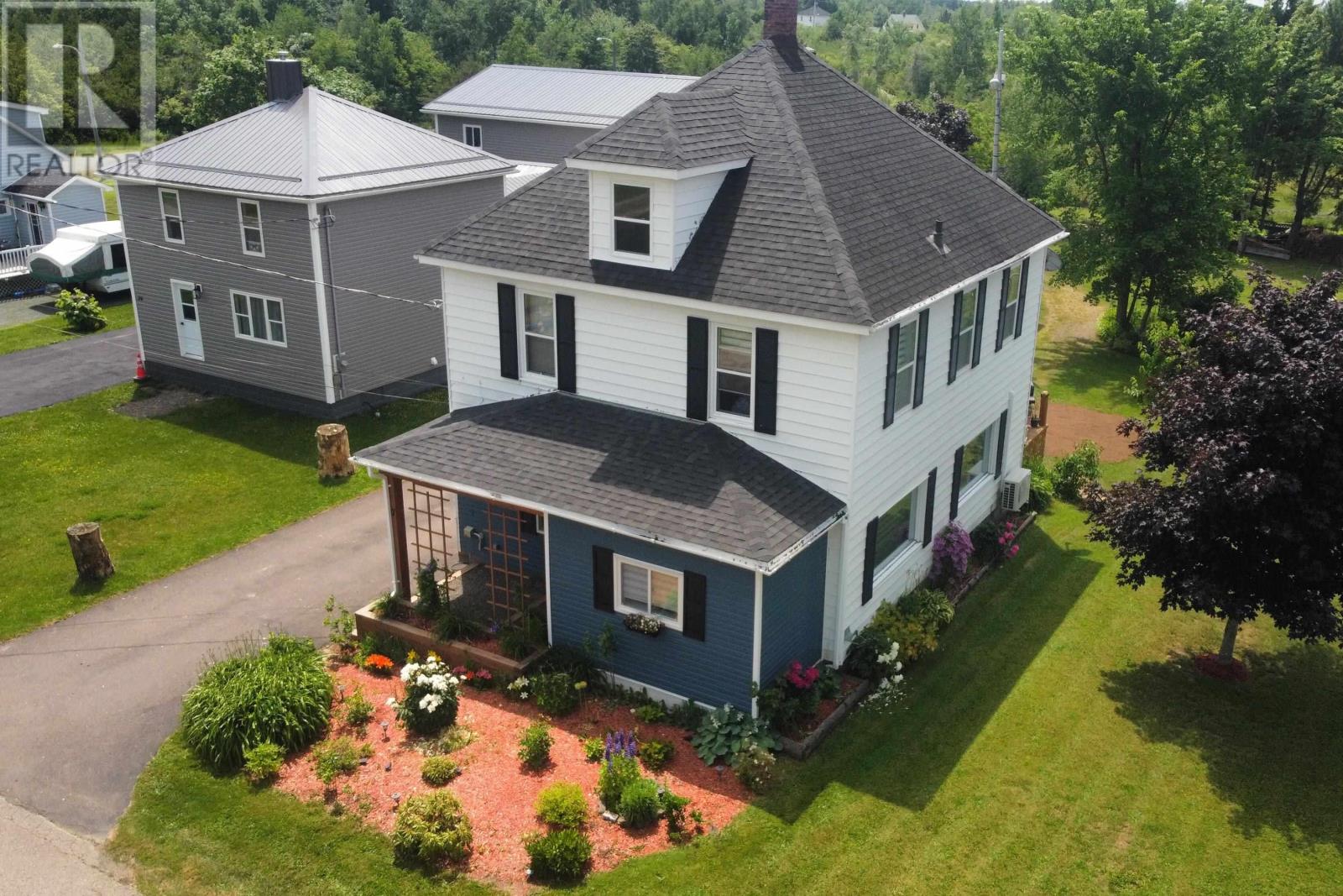 37 Morris Street, Springhill, Nova Scotia  B0M 1X0 - Photo 2 - 202517017