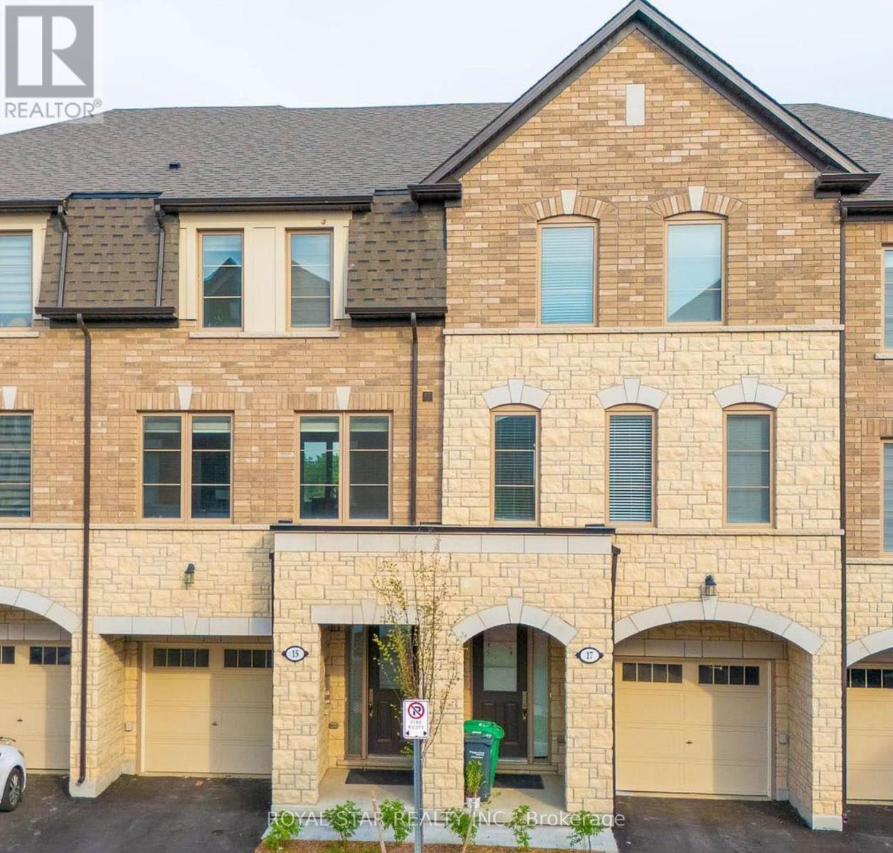 15 BRETLON STREET, Brampton, Ontario