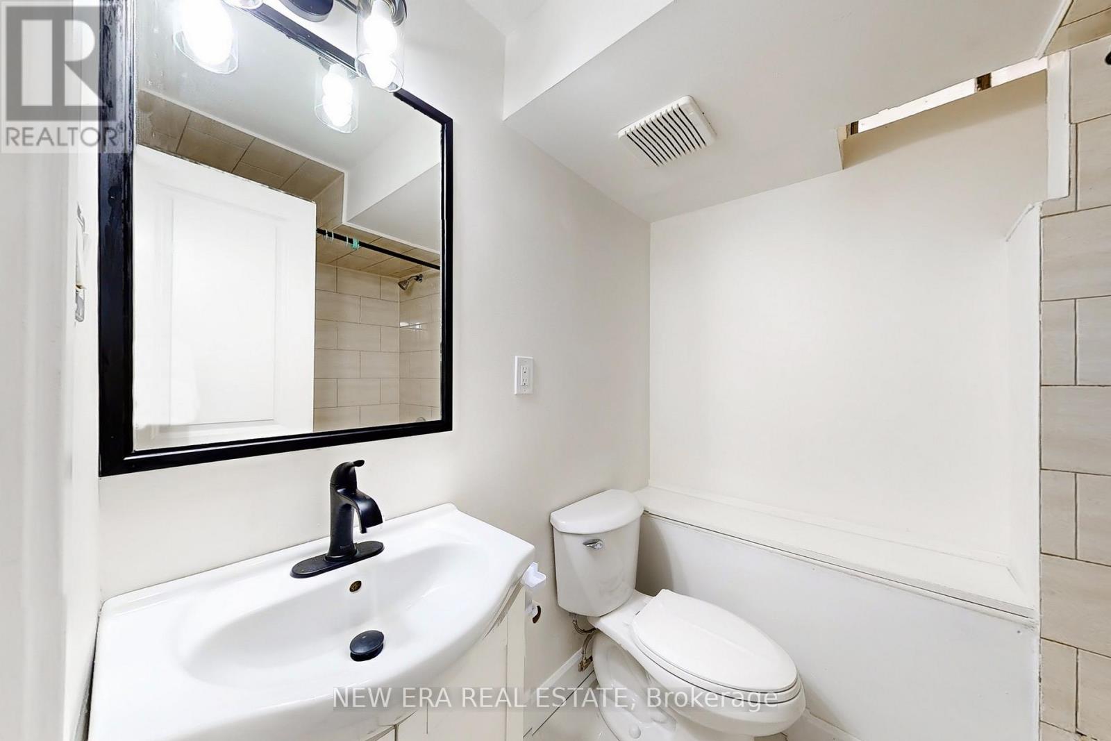 96 Toba Crescent, Brampton (Heart Lake), Ontario  L6Z 4R8 - Photo 44 - W12405957