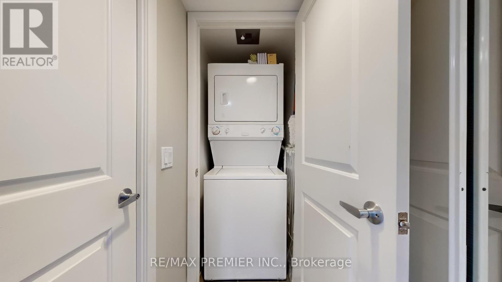 809 - 235 Sherway Gardens Road, Toronto (Islington-City Centre West), Ontario  M9C 0A2 - Photo 17 - W12405969