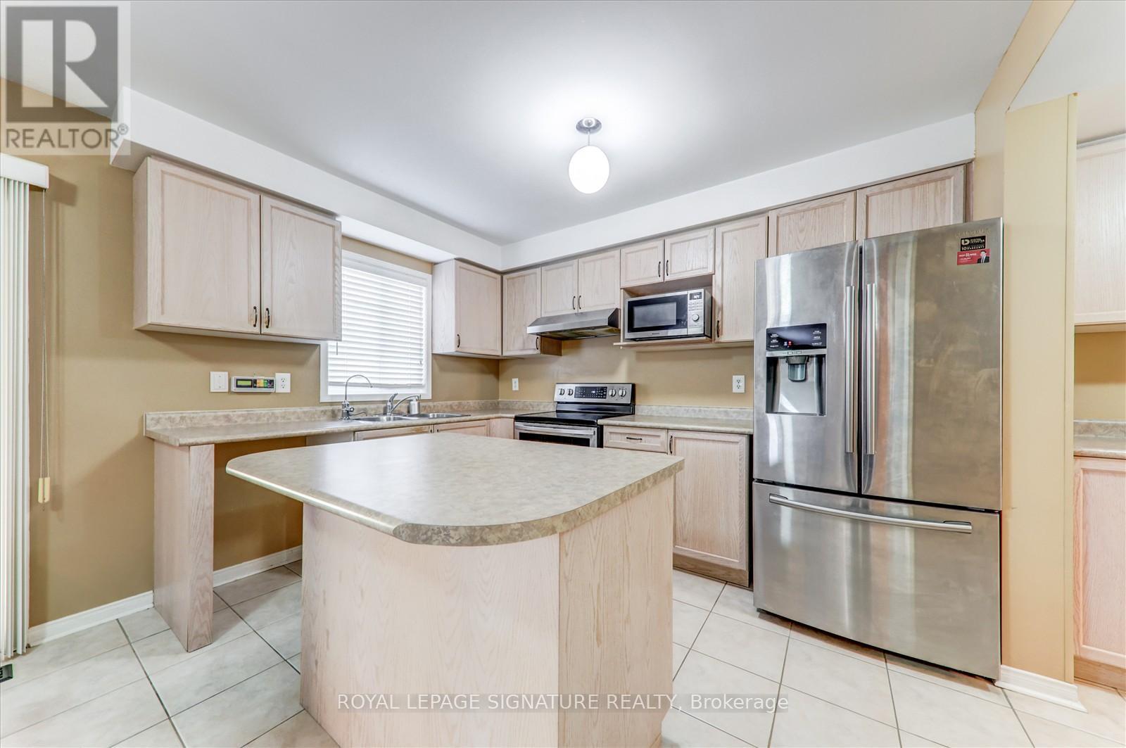 72 Fairhill Avenue, Brampton, Ontario  L7A 2E8 - Photo 10 - W12405978