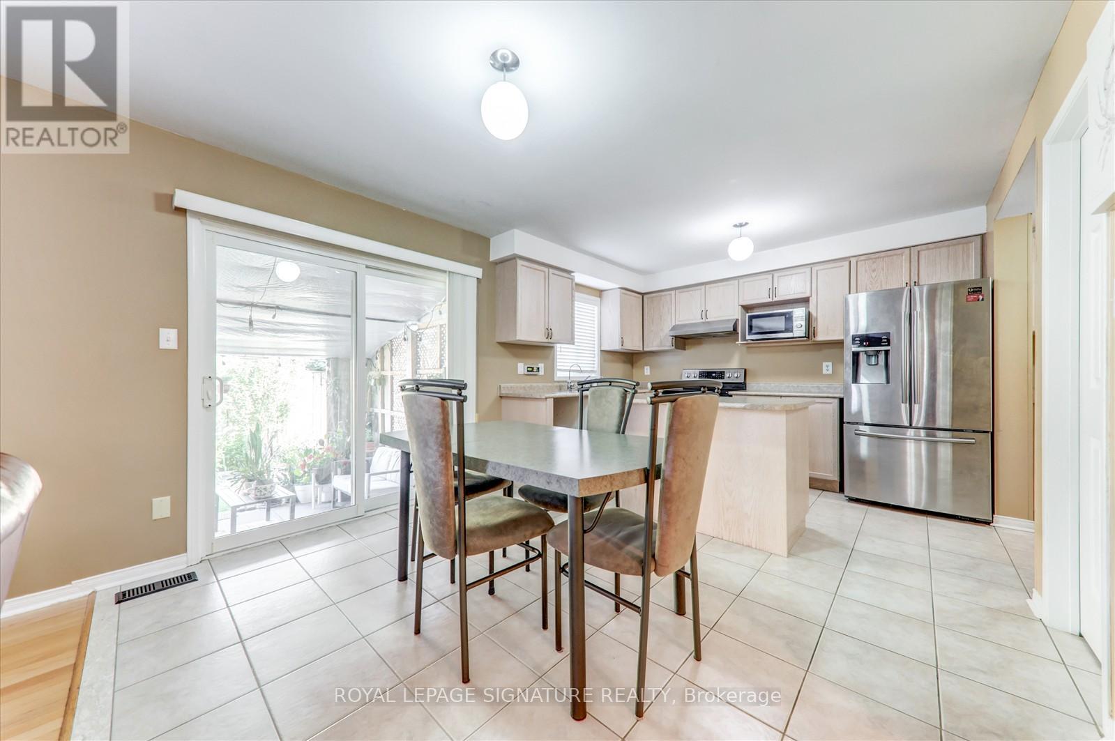 72 Fairhill Avenue, Brampton, Ontario  L7A 2E8 - Photo 12 - W12405978