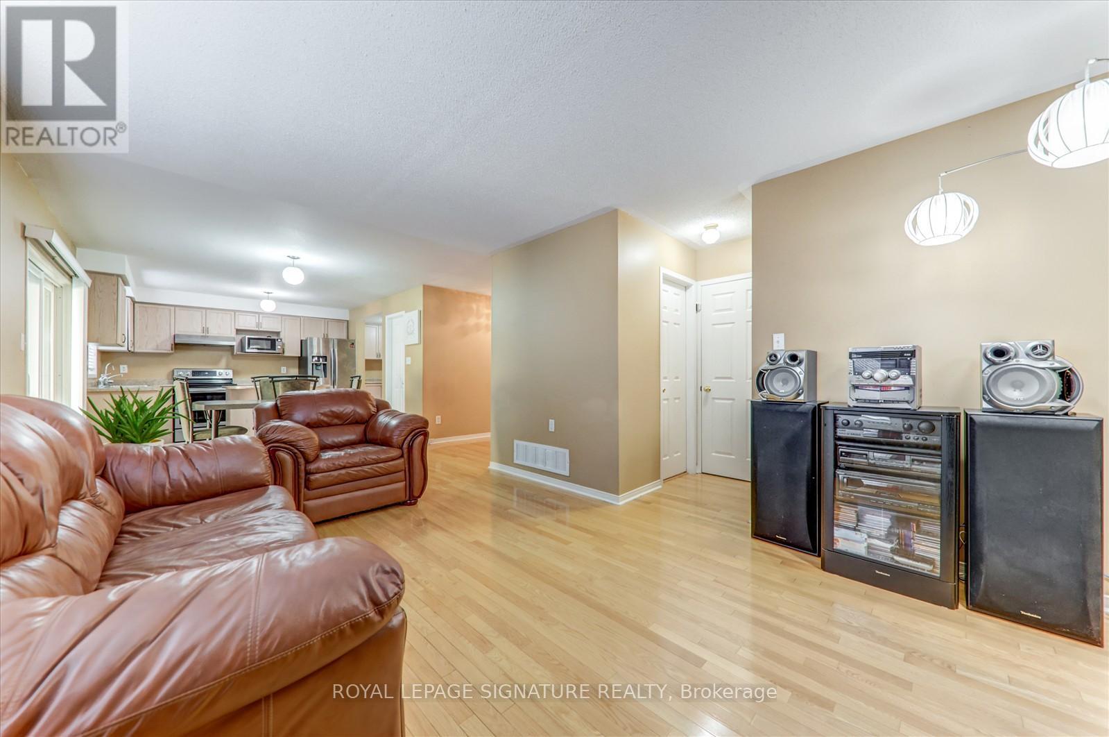 72 Fairhill Avenue, Brampton, Ontario  L7A 2E8 - Photo 14 - W12405978