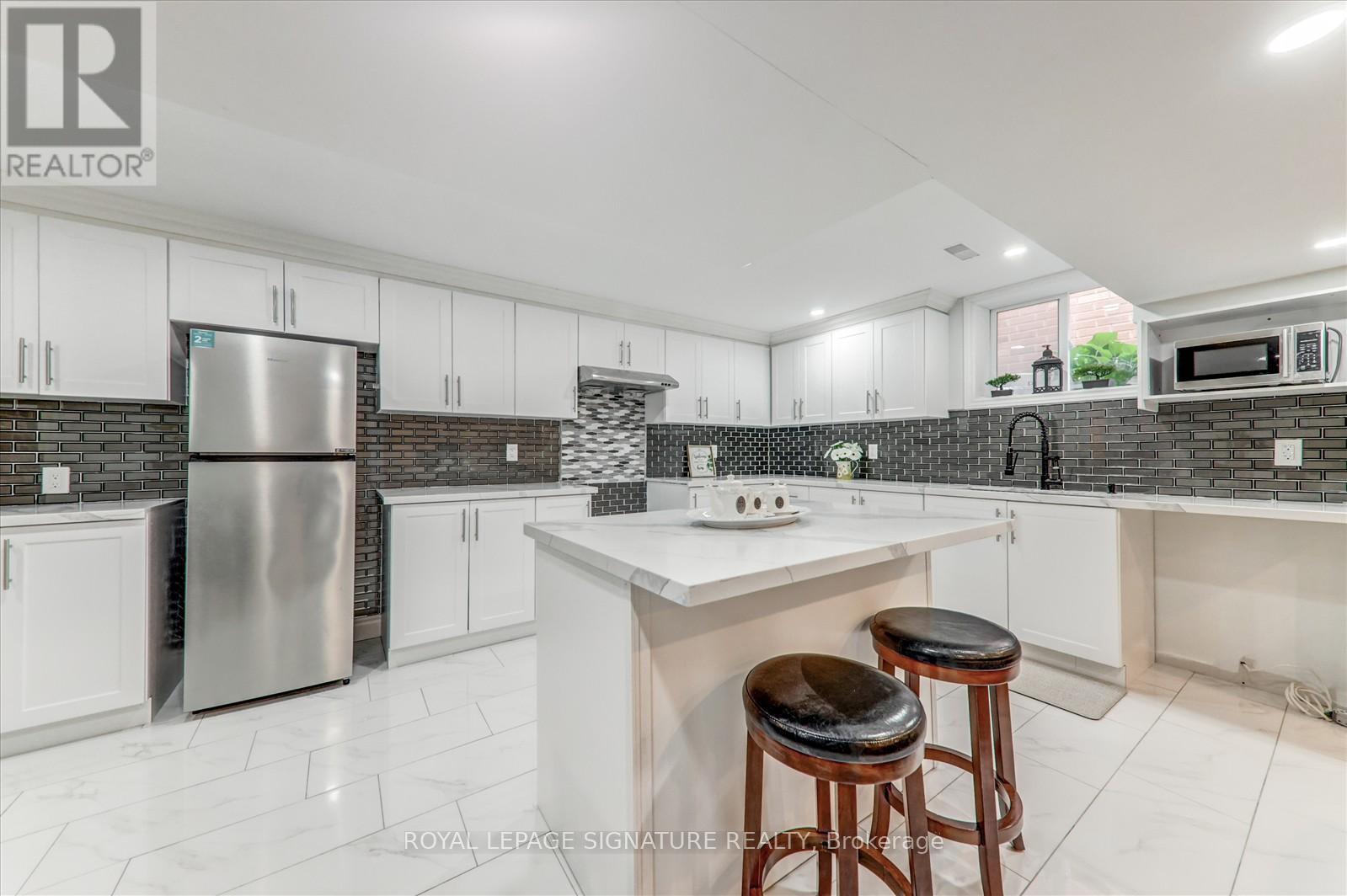 72 Fairhill Avenue, Brampton, Ontario  L7A 2E8 - Photo 32 - W12405978
