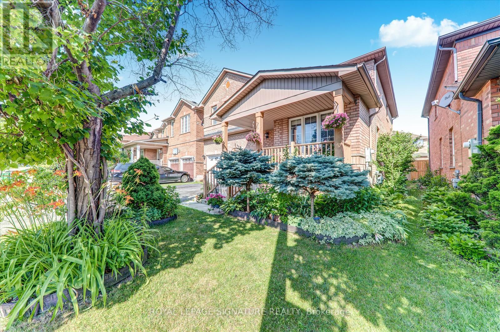 72 Fairhill Avenue, Brampton, Ontario  L7A 2E8 - Photo 4 - W12405978