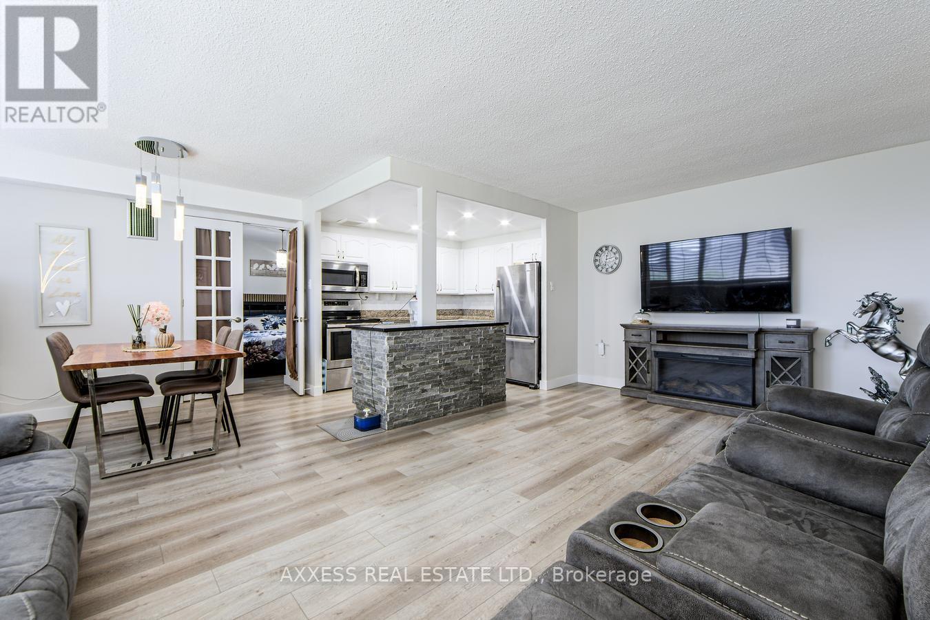 609 - 3590 Kaneff Crescent, Mississauga, Ontario  L5A 3X3 - Photo 10 - W12406006