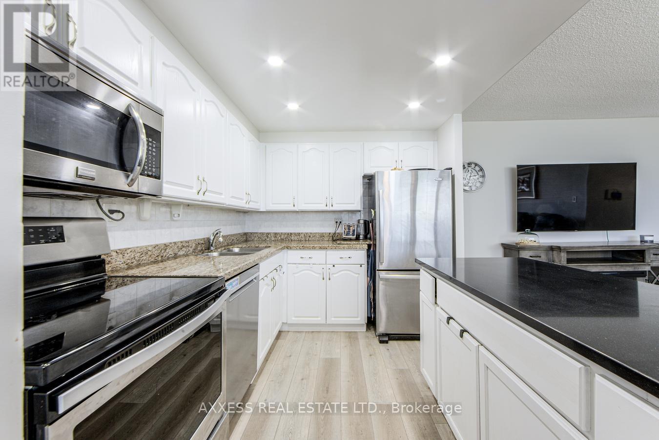 609 - 3590 Kaneff Crescent, Mississauga, Ontario  L5A 3X3 - Photo 13 - W12406006