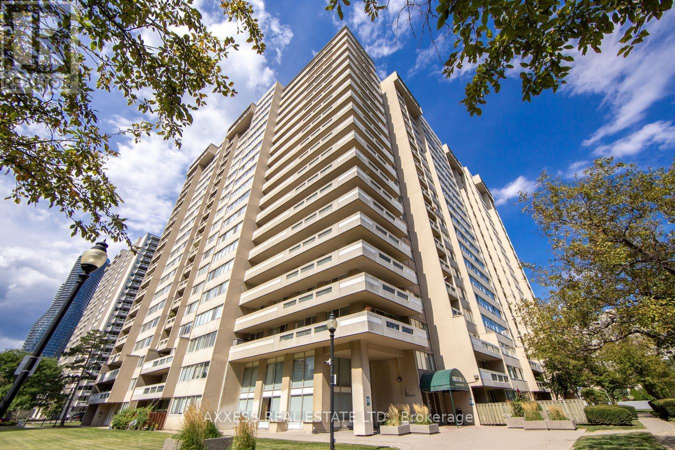 609 - 3590 Kaneff Crescent, Mississauga, Ontario  L5A 3X3 - Photo 2 - W12406006