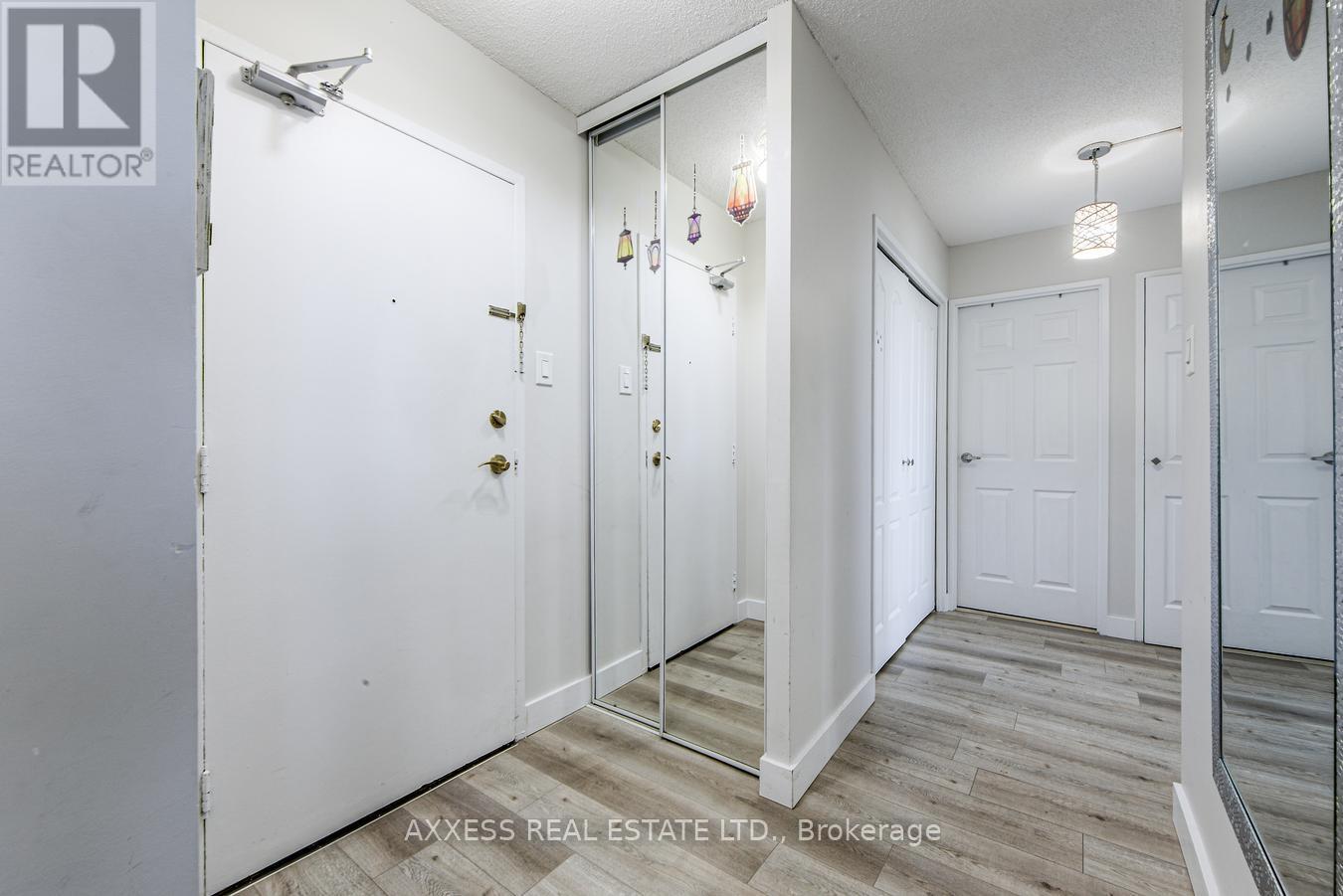 609 - 3590 Kaneff Crescent, Mississauga, Ontario  L5A 3X3 - Photo 5 - W12406006