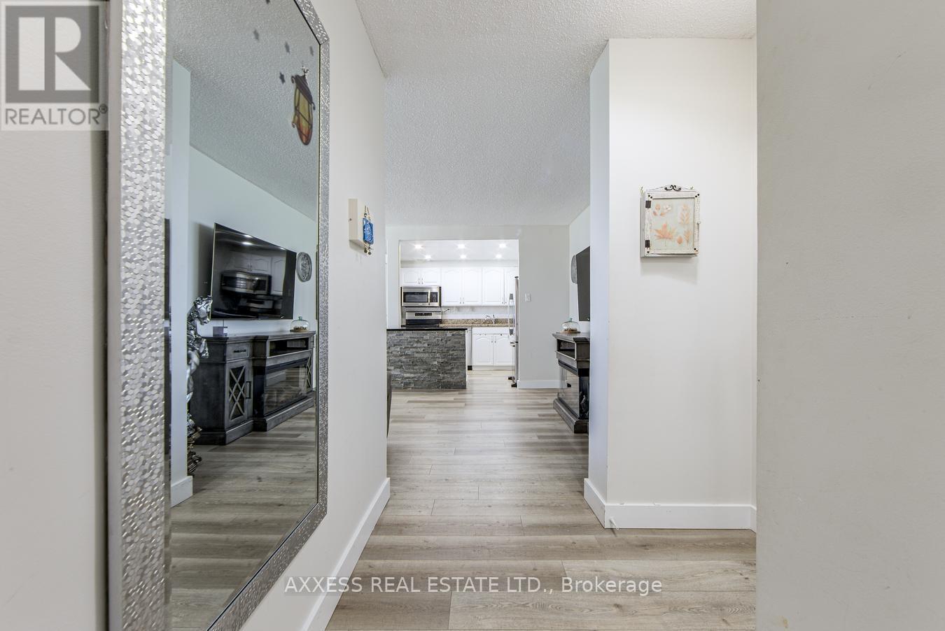 609 - 3590 Kaneff Crescent, Mississauga, Ontario  L5A 3X3 - Photo 6 - W12406006