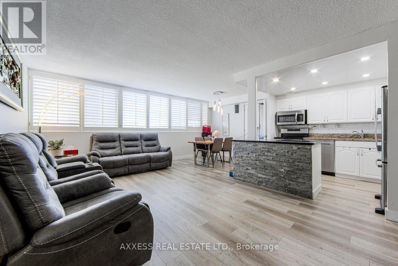 609 - 3590 Kaneff Crescent, Mississauga, Ontario  L5A 3X3 - Photo 7 - W12406006