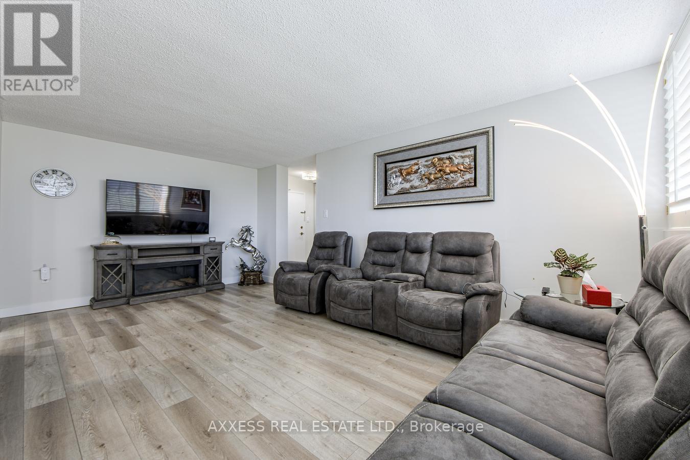 609 - 3590 Kaneff Crescent, Mississauga, Ontario  L5A 3X3 - Photo 9 - W12406006