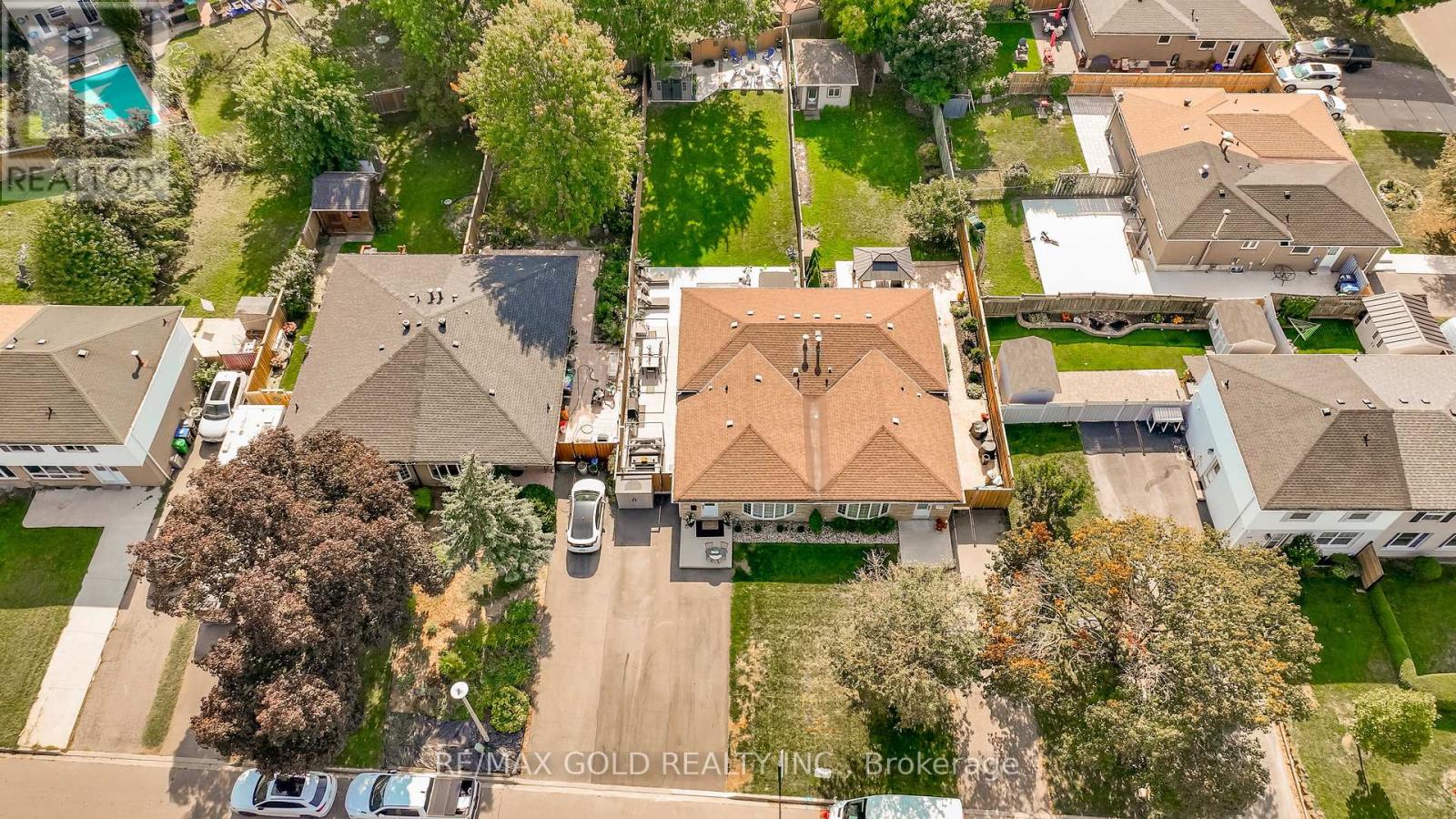 118 Fallingdale Crescent, Brampton, Ontario  L6T 3J6 - Photo 2 - W12406099
