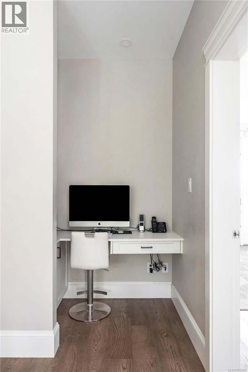 3350 Weald Rd, Oak Bay, British Columbia  V8R 6E3 - Photo 17 - 1013985