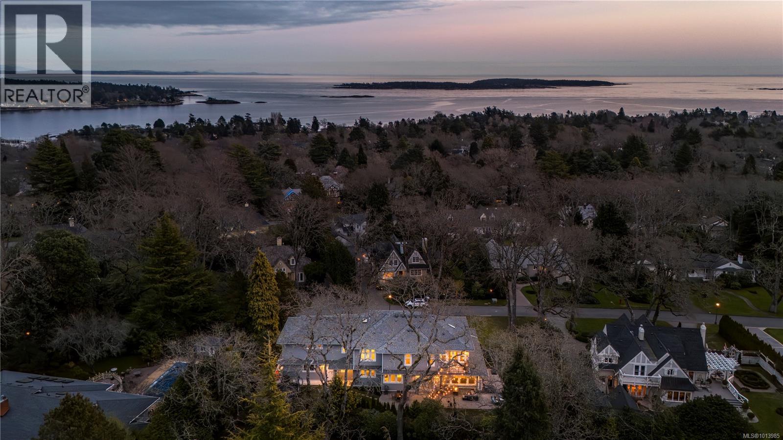 3350 Weald Rd, Oak Bay, British Columbia  V8R 6E3 - Photo 3 - 1013985