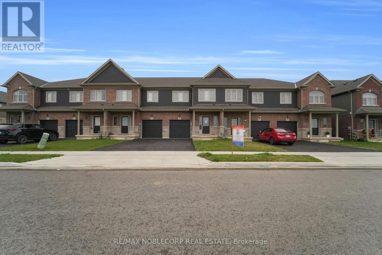 15 Lloyd Davies Way, Hamilton, Ontario  L0R 1C0 - Photo 3 - X12405926